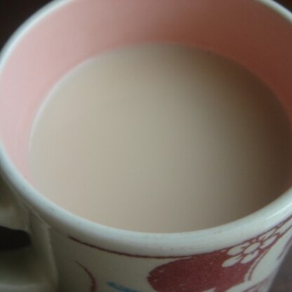 レモングラス入り紅茶で❤爽やかレモンの香りとマイルドミルクティを一緒に味わえるなんて素敵(*´ω｀*)うんうん、クセになるよね♪